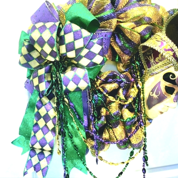 Mardi Gras Wreath Deco Mesh Bow Mask - Picture 8 of 9